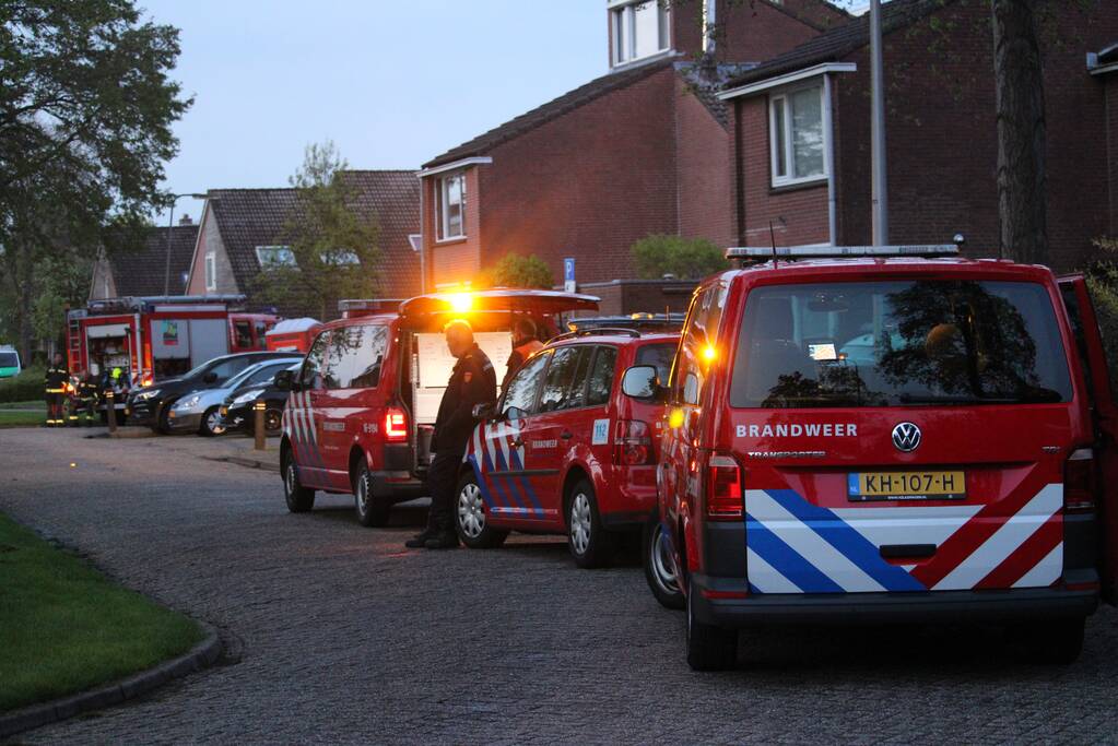 Brandweer doet onderzoek naar vreemde lucht bij meerdere woningen