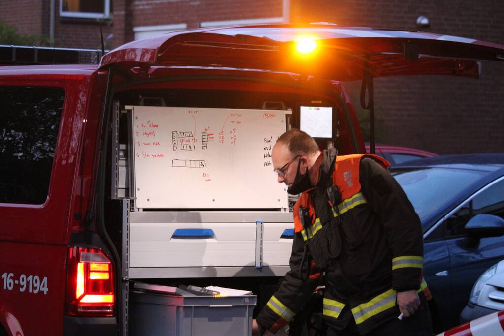 Brandweer doet onderzoek naar vreemde lucht bij meerdere woningen
