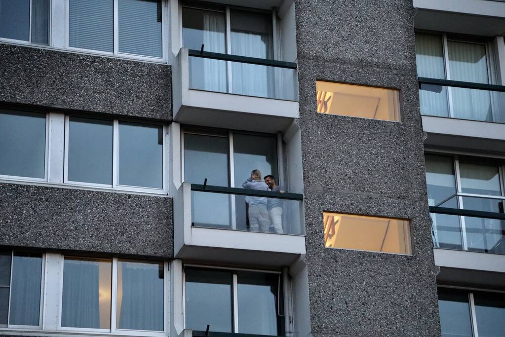 Brandweer helpt buitengesloten bewoners