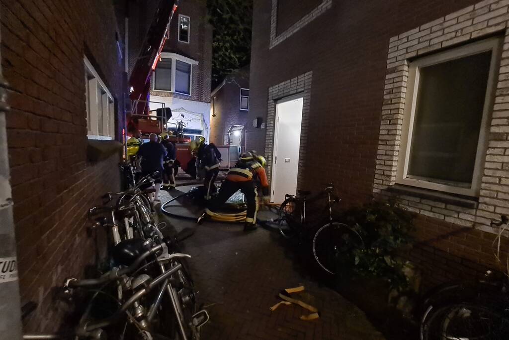 Veel rookontwikkeling bij brand in woning