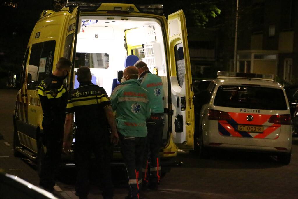 Persoon met verward gedrag uit flat gehaald