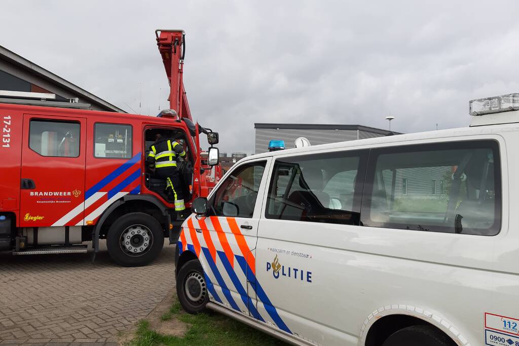 Onderzoek naar rook in loods