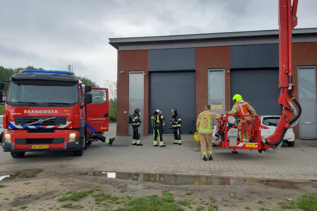 Onderzoek naar rook in loods