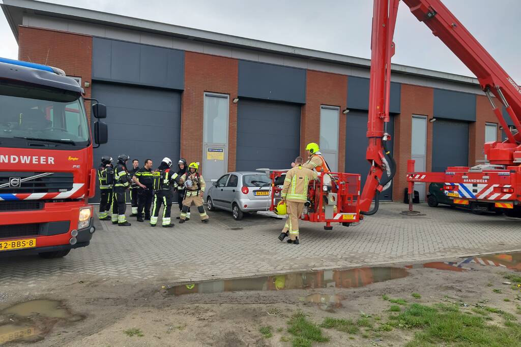 Onderzoek naar rook in loods