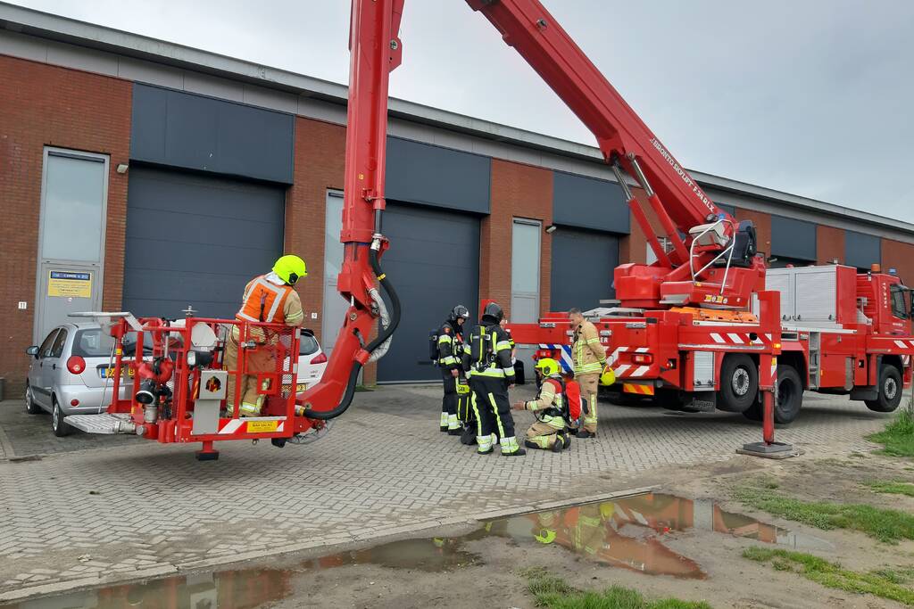 Onderzoek naar rook in loods