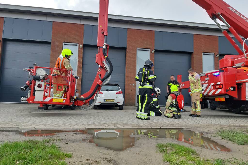 Onderzoek naar rook in loods