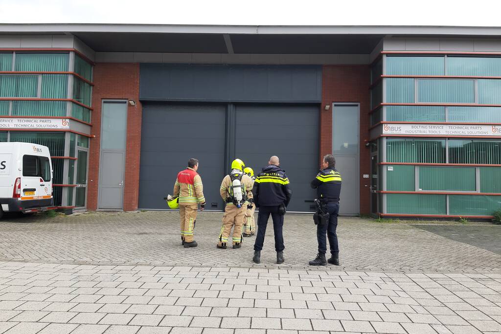 Onderzoek naar rook in loods