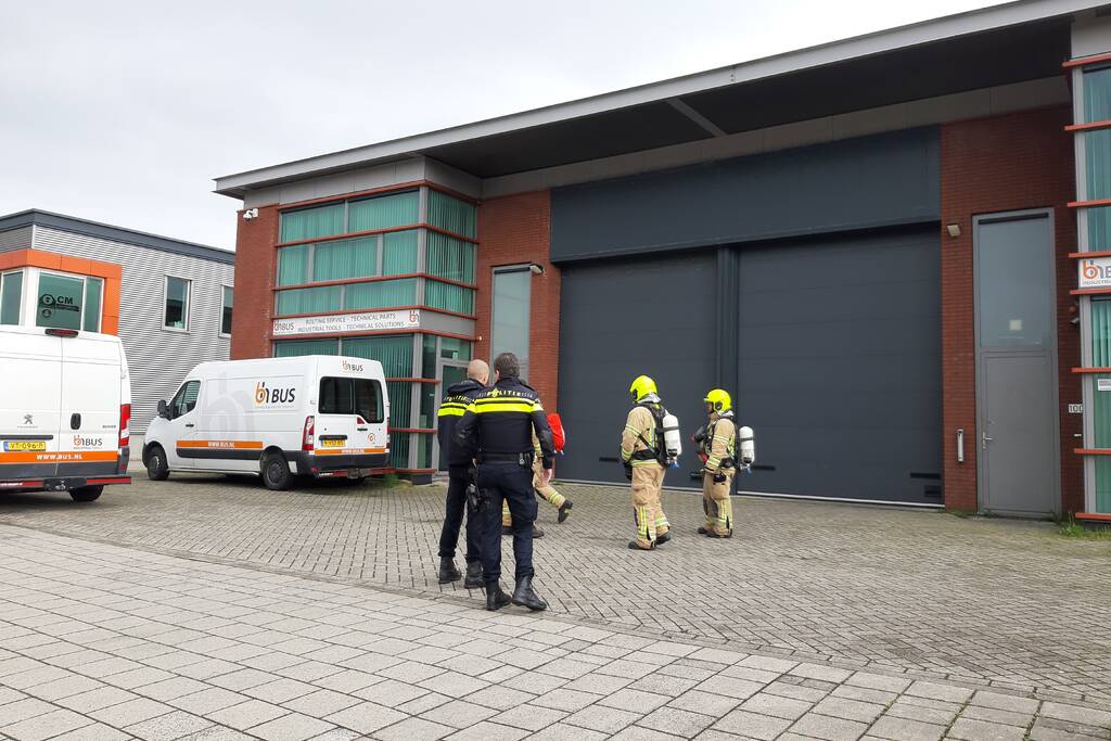 Onderzoek naar rook in loods