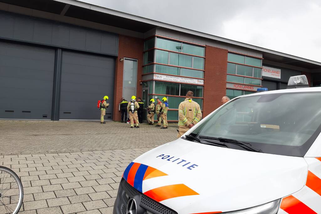 Onderzoek naar rook in loods