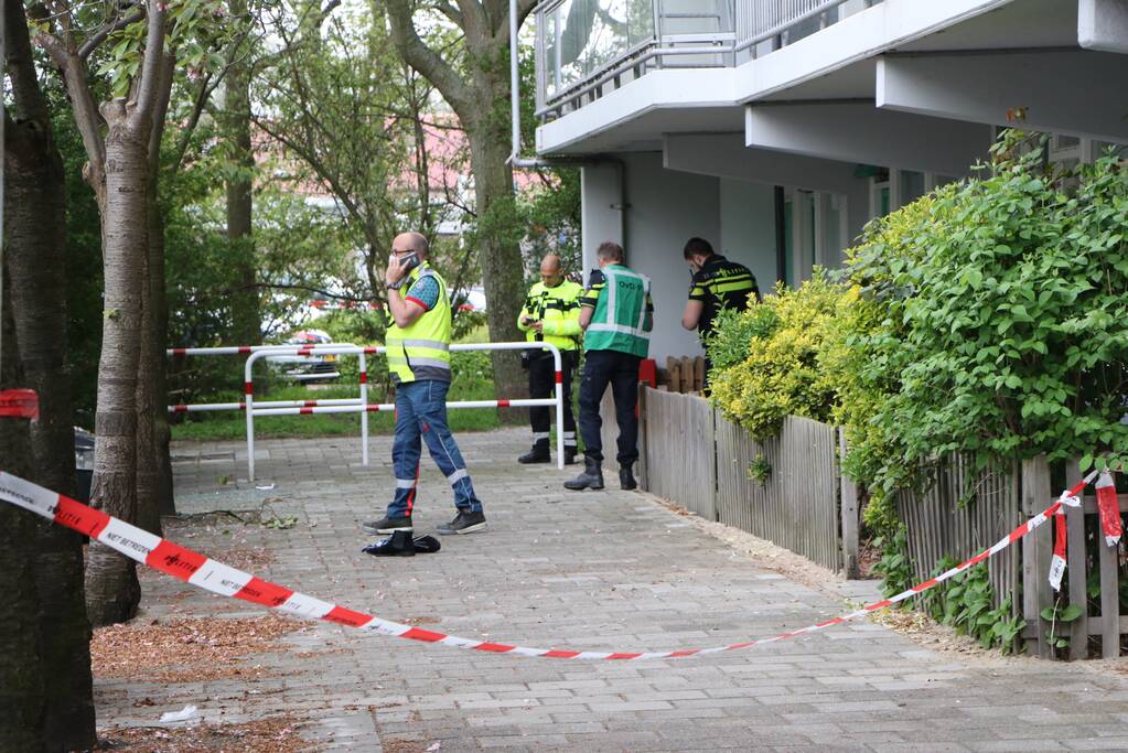 Persoon ernstig gewond na val van flat
