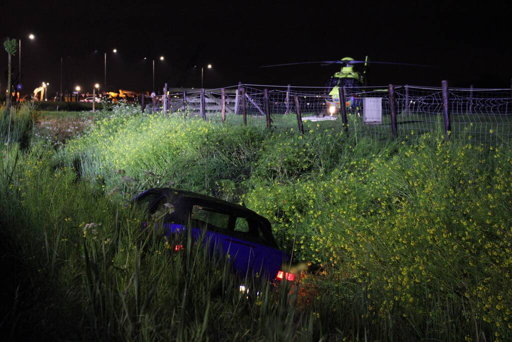 Auto te water, meerdere gewonden