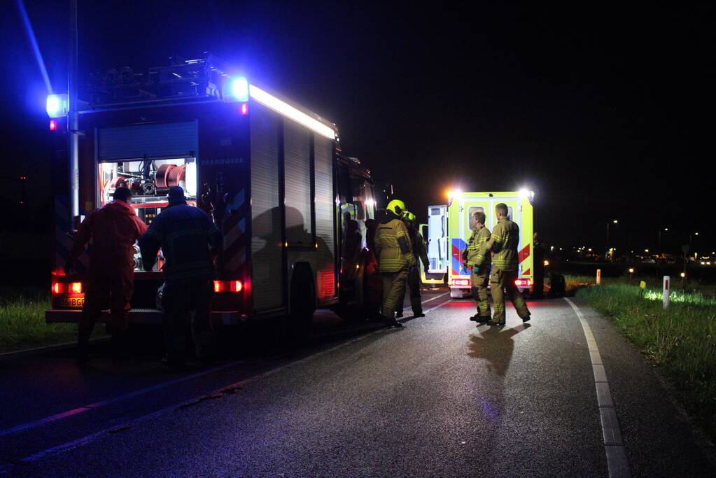 Auto te water, meerdere gewonden