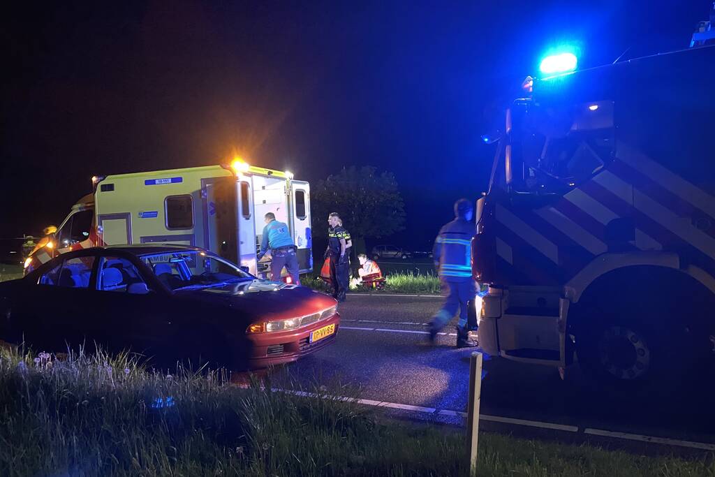 Auto te water, meerdere gewonden