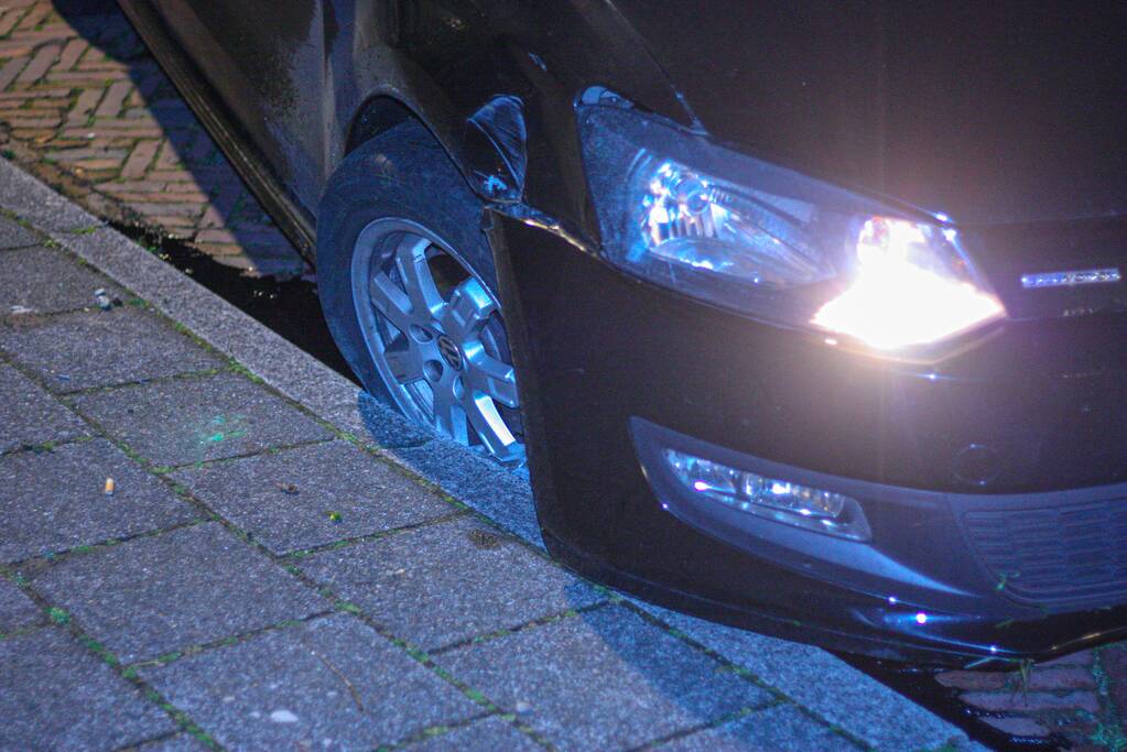 Personenauto gecrashed tijdens achtervolging