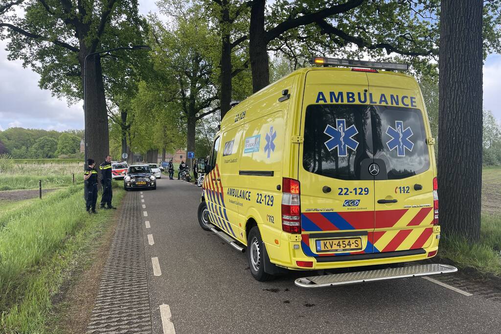 Motorrijder belandt in sloot en raakt gewond