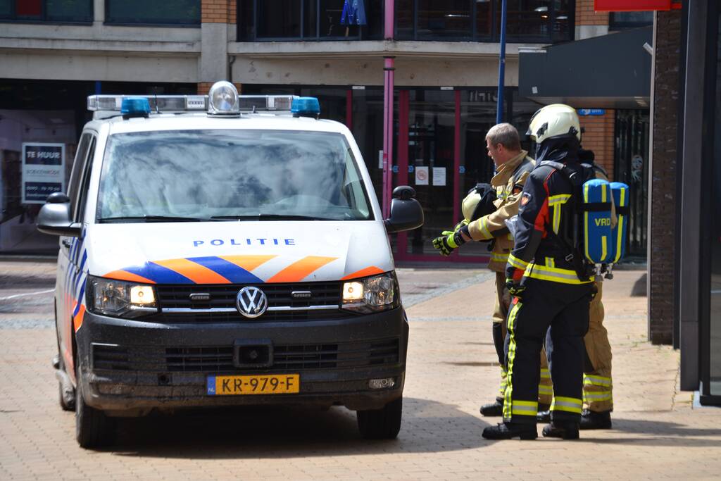 Brandweer verricht metingen na gaslucht