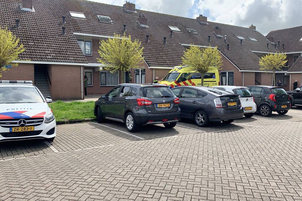 Dode en zwaargewonde aangetroffen in woning