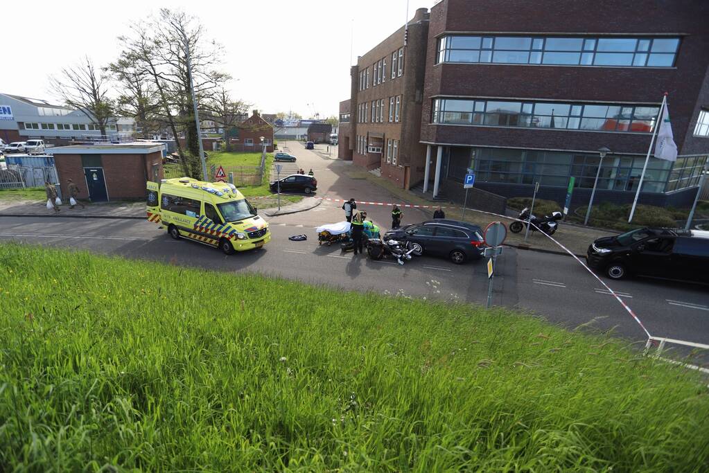 Ernstig ongeval tussen auto en motor