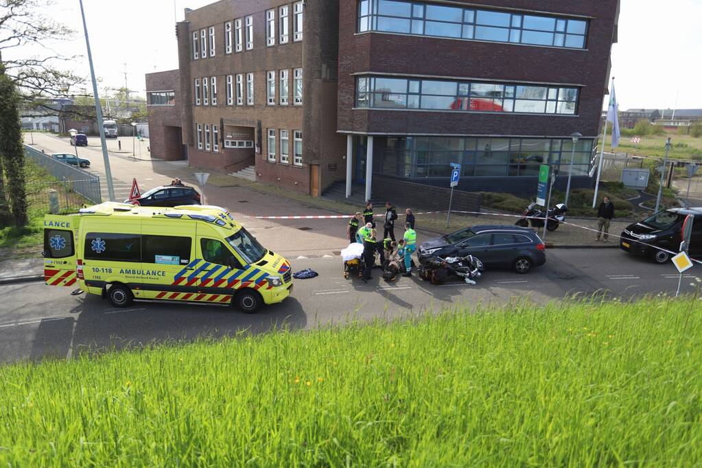 Ernstig ongeval tussen auto en motor