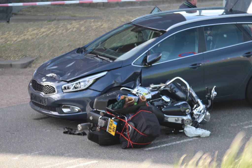 Ernstig ongeval tussen auto en motor