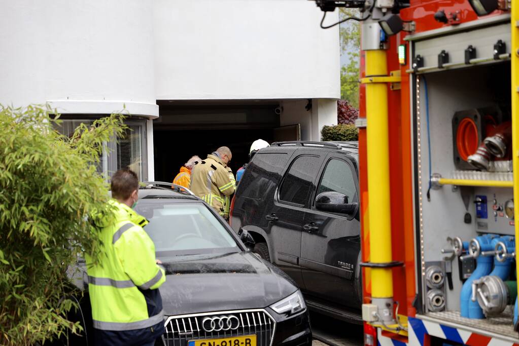 Accu vliegt in brand in garage