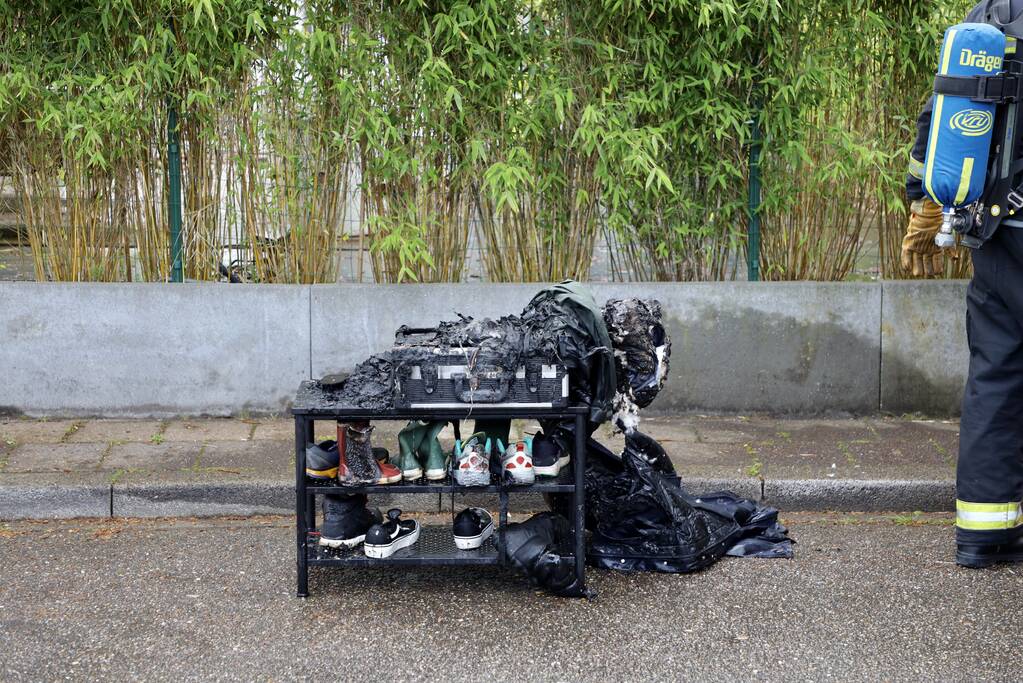 Accu vliegt in brand in garage