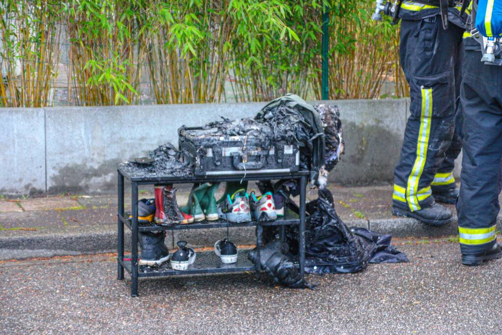Accu vliegt in brand in garage