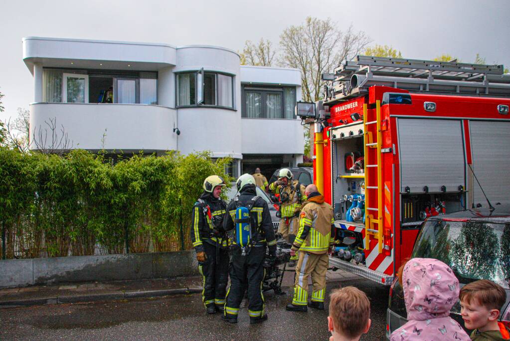 Accu vliegt in brand in garage