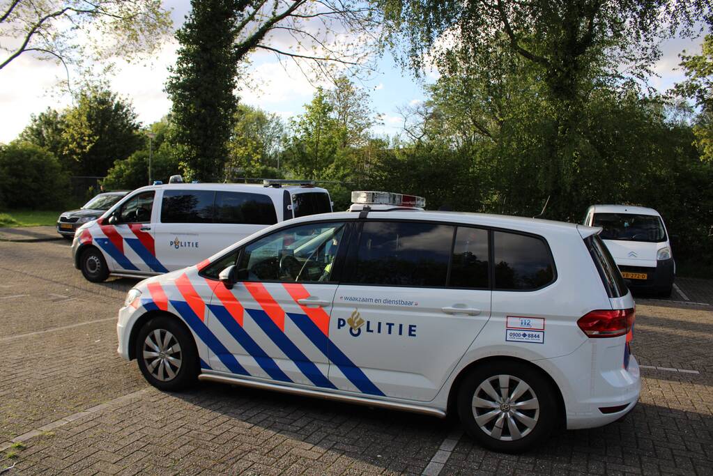 Vrouw van tas beroofd op parkeerplaats