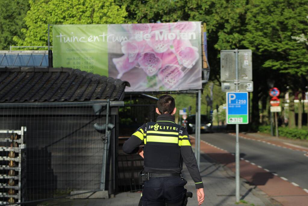Vrouw van tas beroofd op parkeerplaats