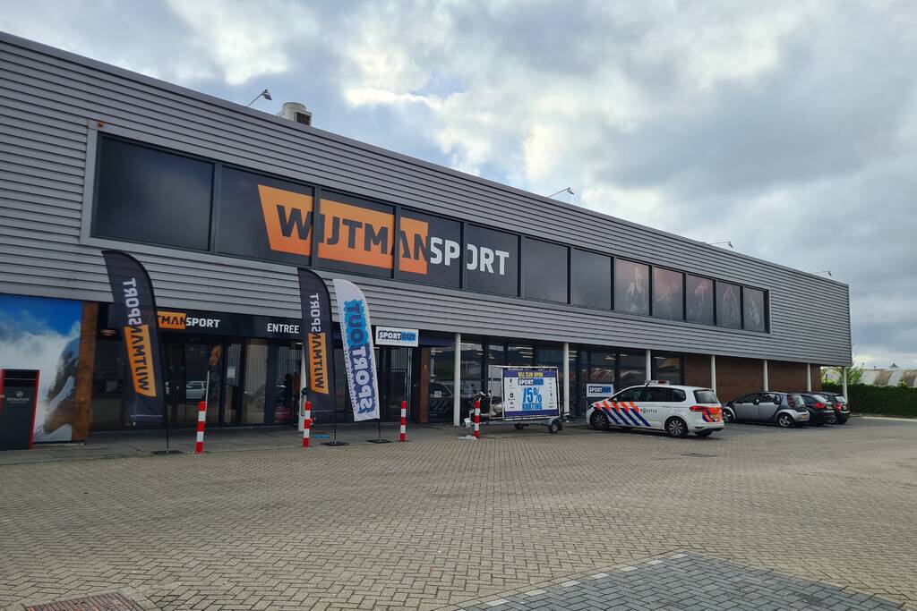 Politie opzoek naar man na winkeldiefstal