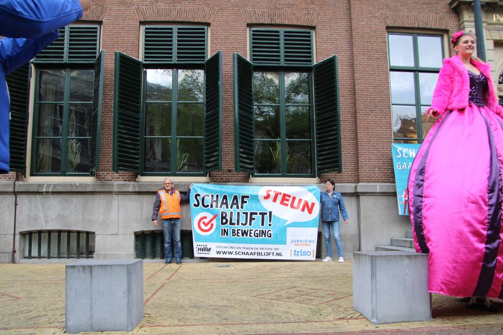 Actie en aanbieden petitie voor toekomst Zalen Schaaf