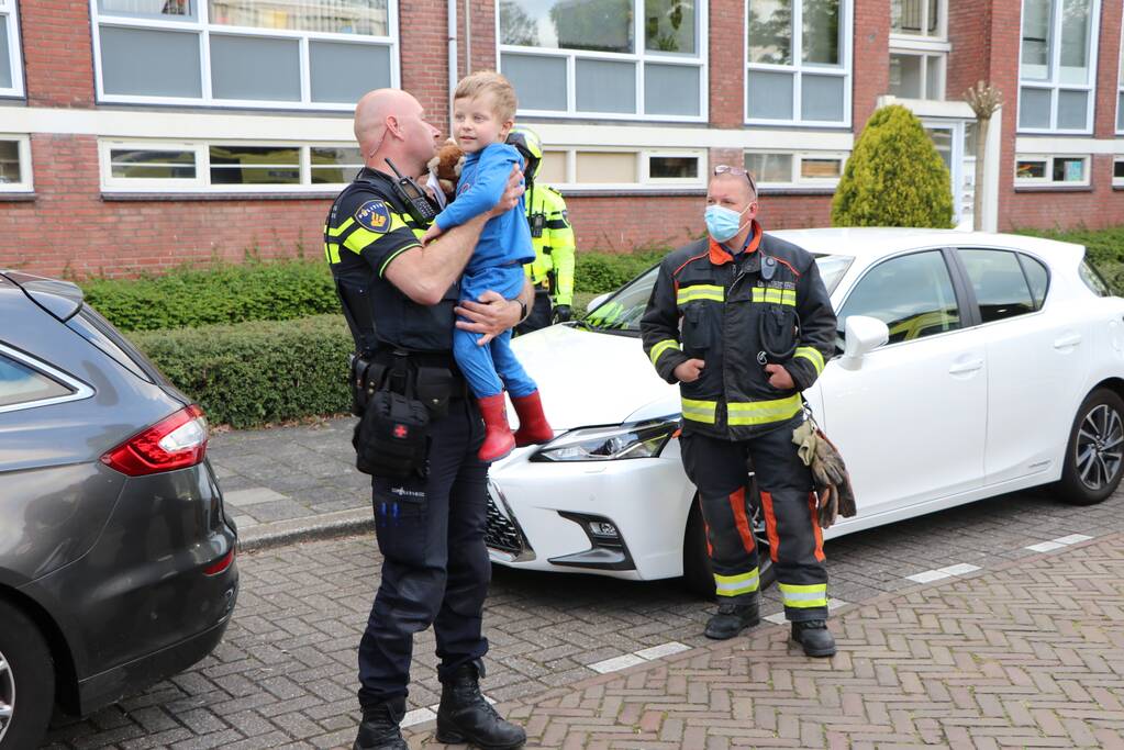 Persoon behandeld na brand in woning