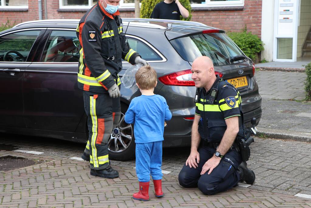 Persoon behandeld na brand in woning