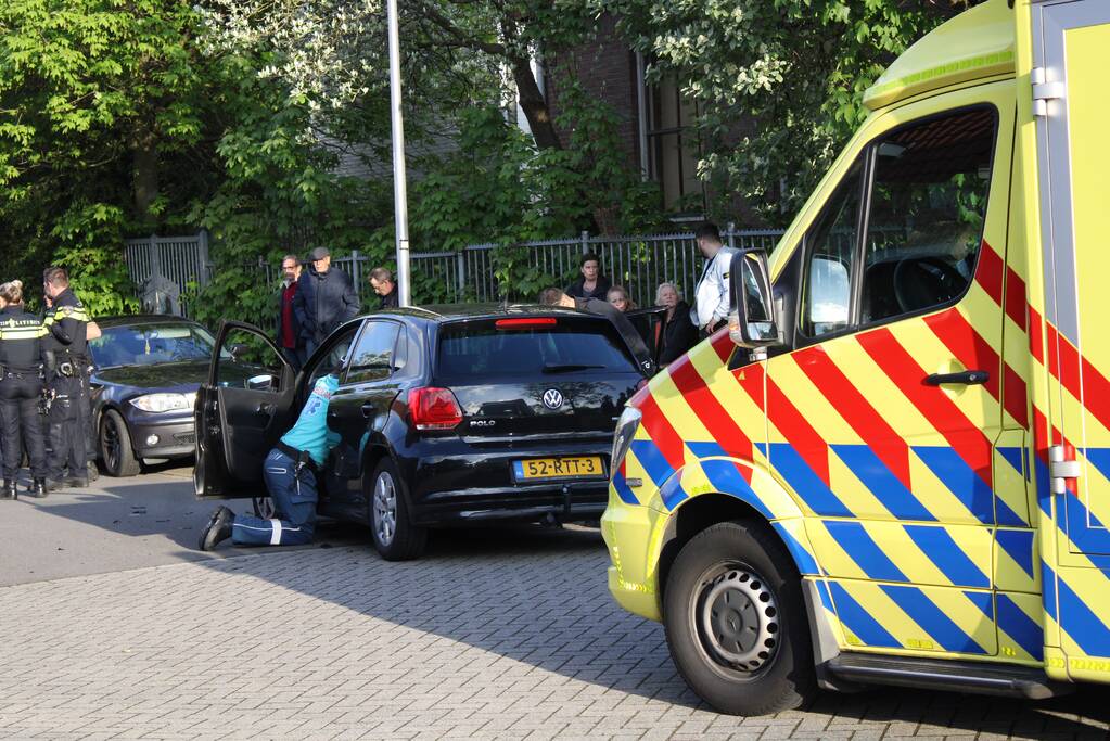 Gewonde bij ongeval tussen twee auto's