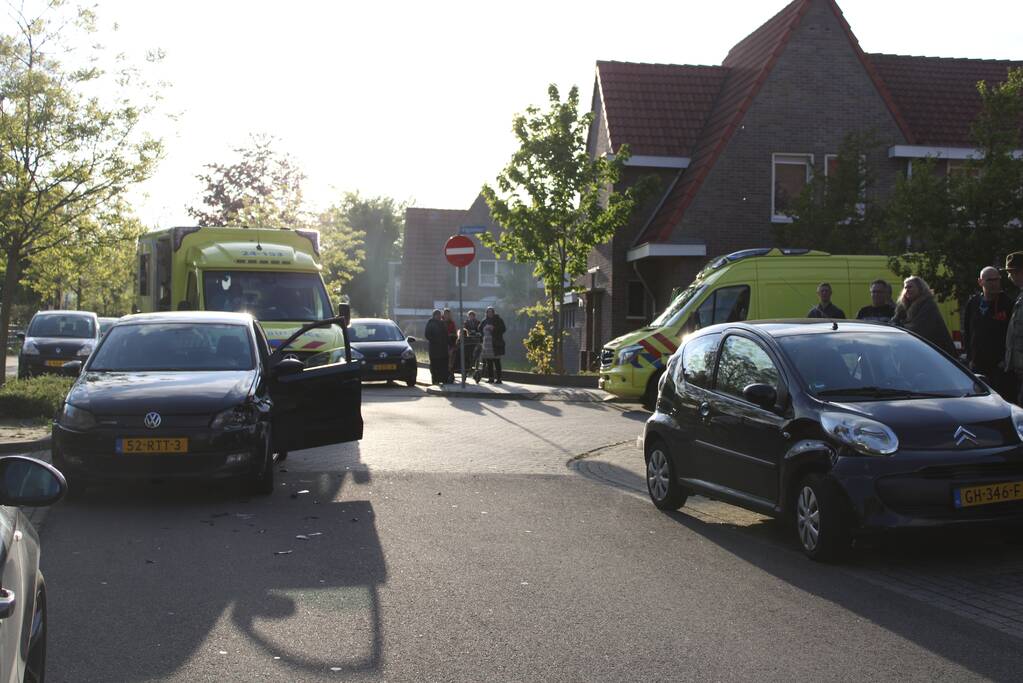 Gewonde bij ongeval tussen twee auto's