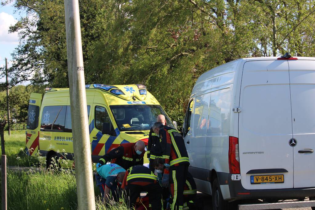Wielrenner belandt in sloot na aanrijding