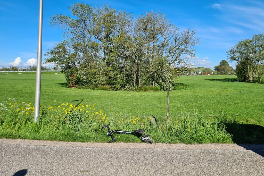Wielrenner belandt in sloot na aanrijding