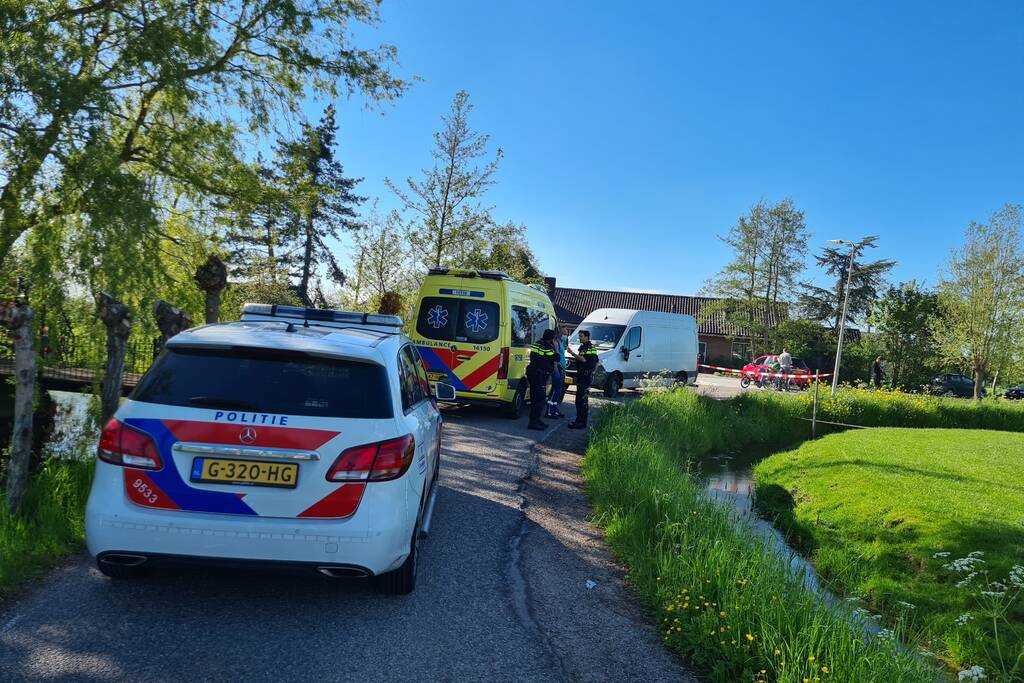 Wielrenner belandt in sloot na aanrijding