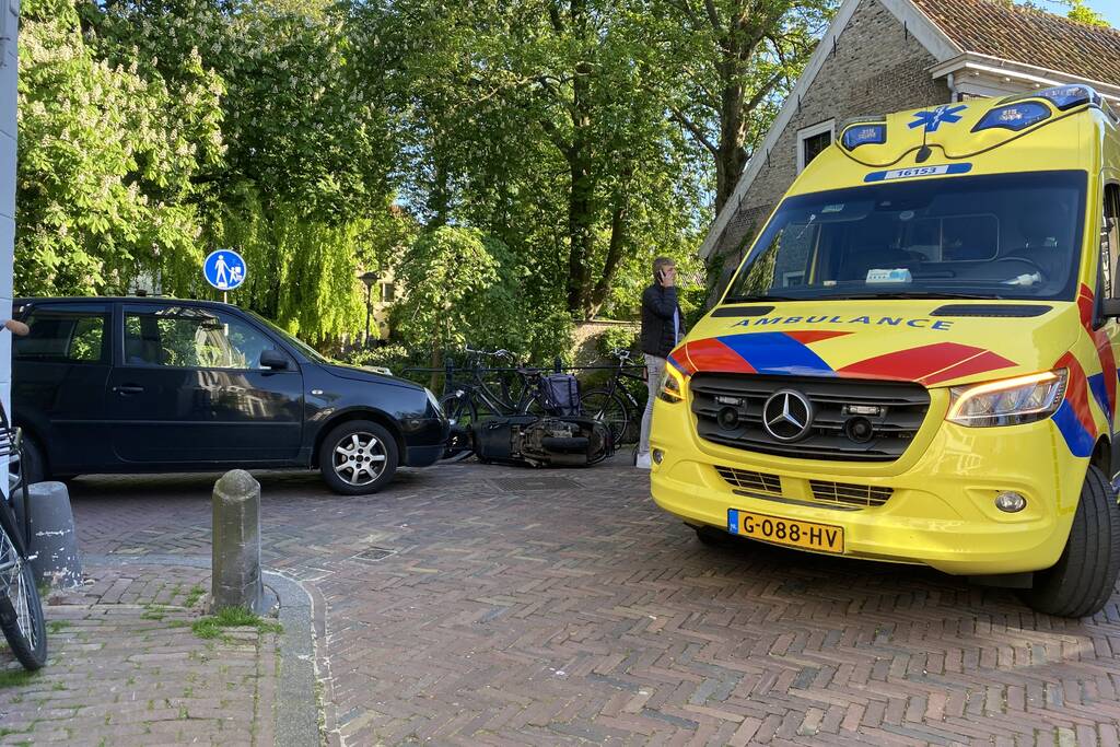 Scooterrijder onder invloed van alcohol botst op auto
