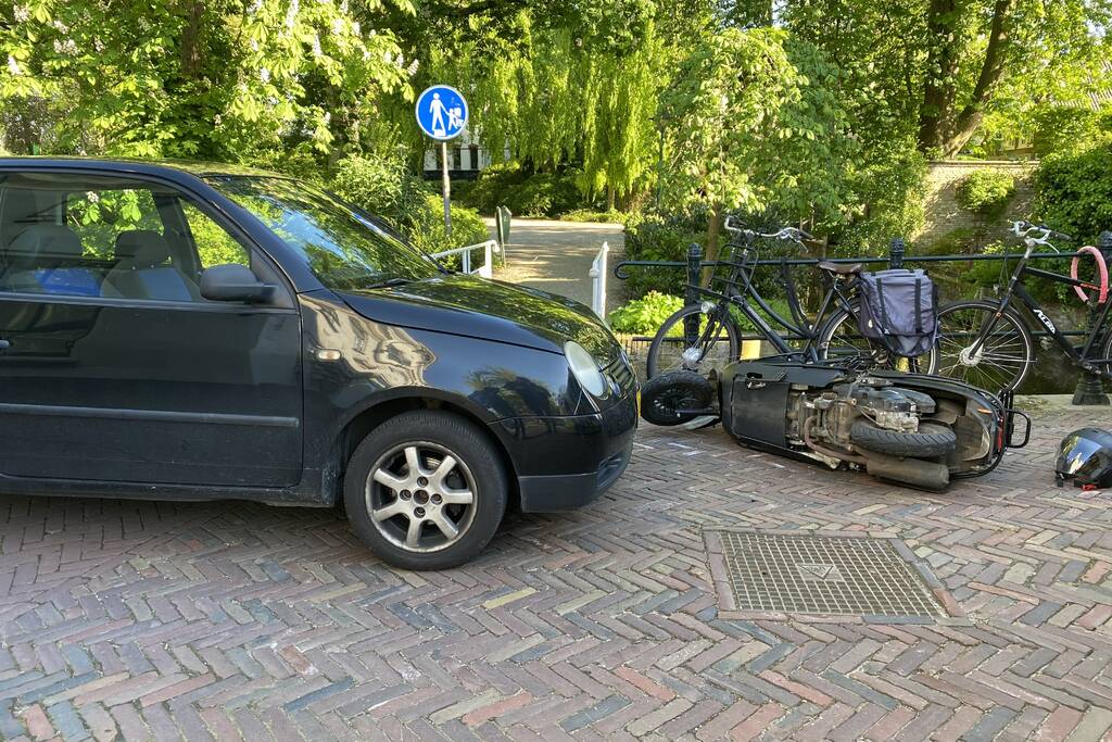 Scooterrijder onder invloed van alcohol botst op auto