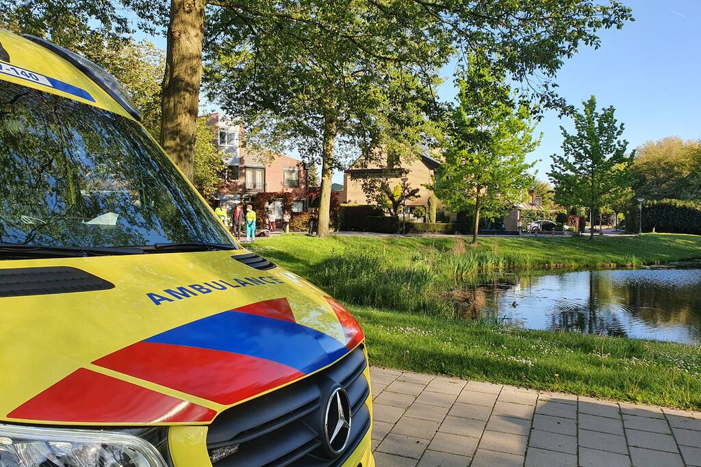 Bezorger ten val met scooter