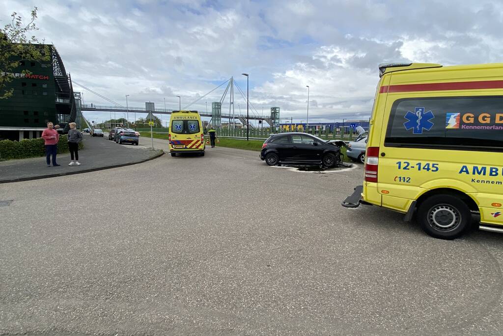 Veel schade bij flinke crash