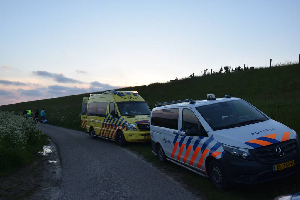 Motorrijder gewond na val op dijk