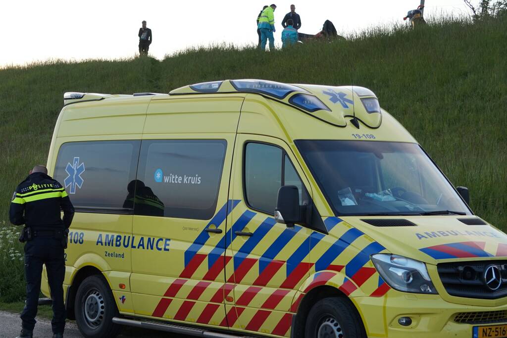 Motorrijder gewond na val op dijk