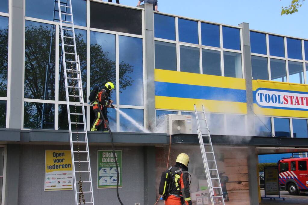 Brand in spouwmuur bij dakwerkzaamheden Toolstation