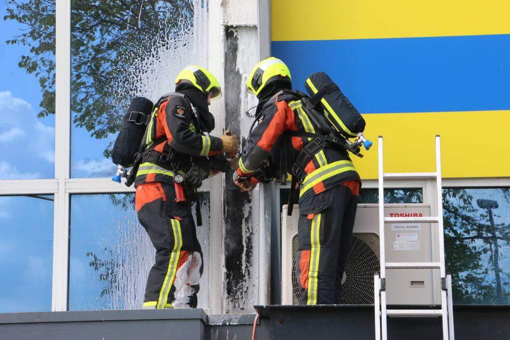 Brand in spouwmuur bij dakwerkzaamheden Toolstation