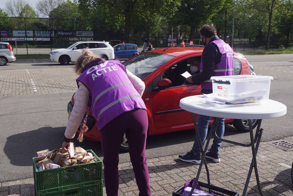 Medewerkers van metalektrobedrijven zijn opnieuw aan het staken