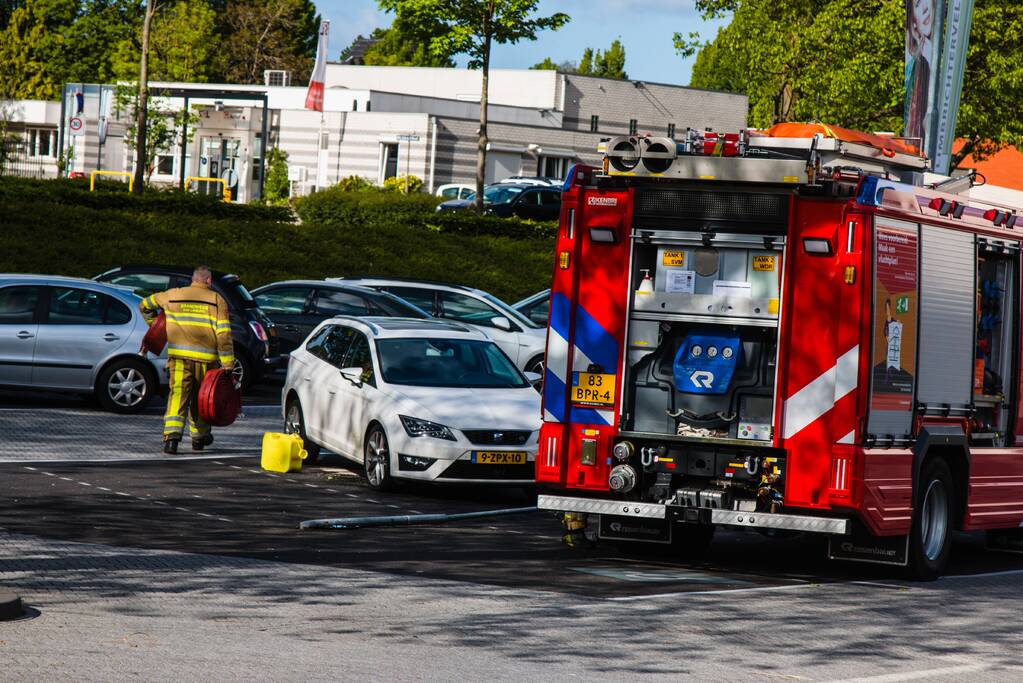 Benzinetank van auto lekgereden