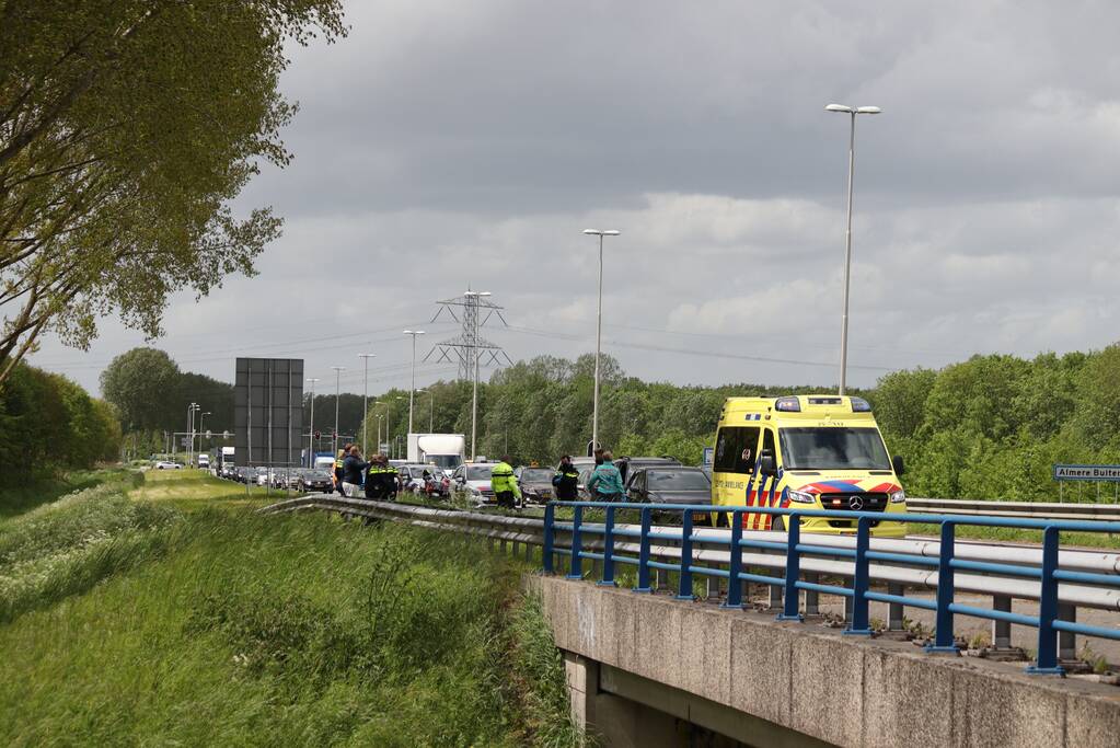 Kop-staartbotsing tussen meerdere voertuigen